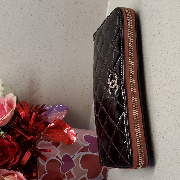 CHANEL shiny patent/quilted leather wallet - Picture 4 of 10